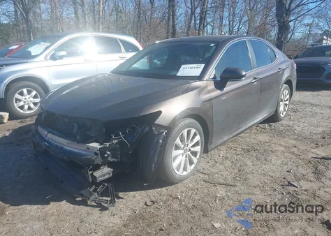2020 Toyota Camry Le z USA, uszkodzony, nr VIN 4T1L11AK9LU938006